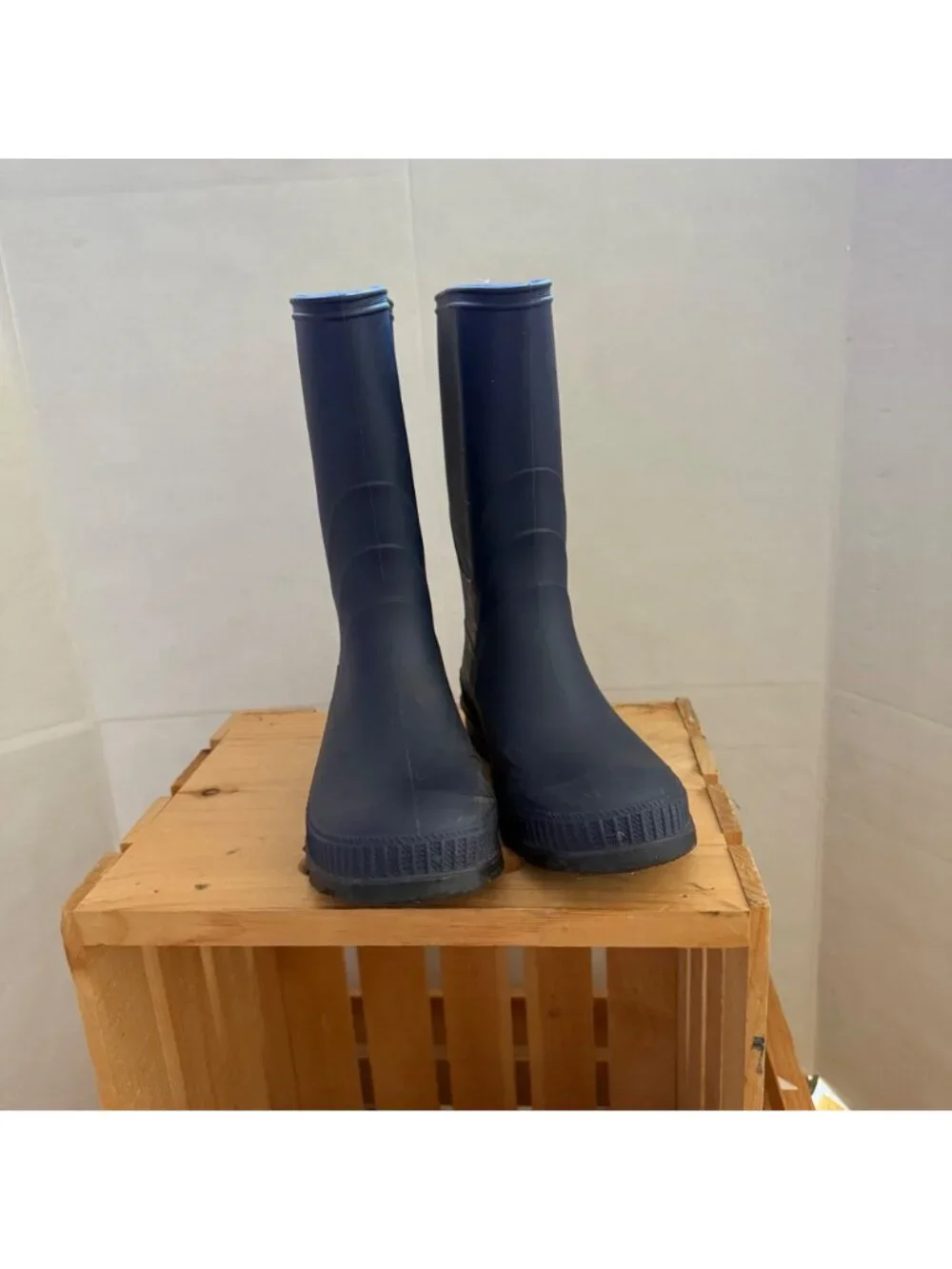 Kamik Boys Size 4 Navy Black Waterproof Rubber Knee High Outdoor Rain Boots